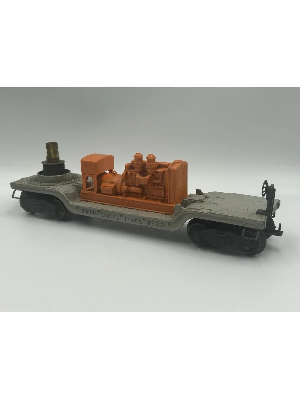 LIONEL 3620 SPOTLIGHT CAR WITH ORANGE GENERATOR